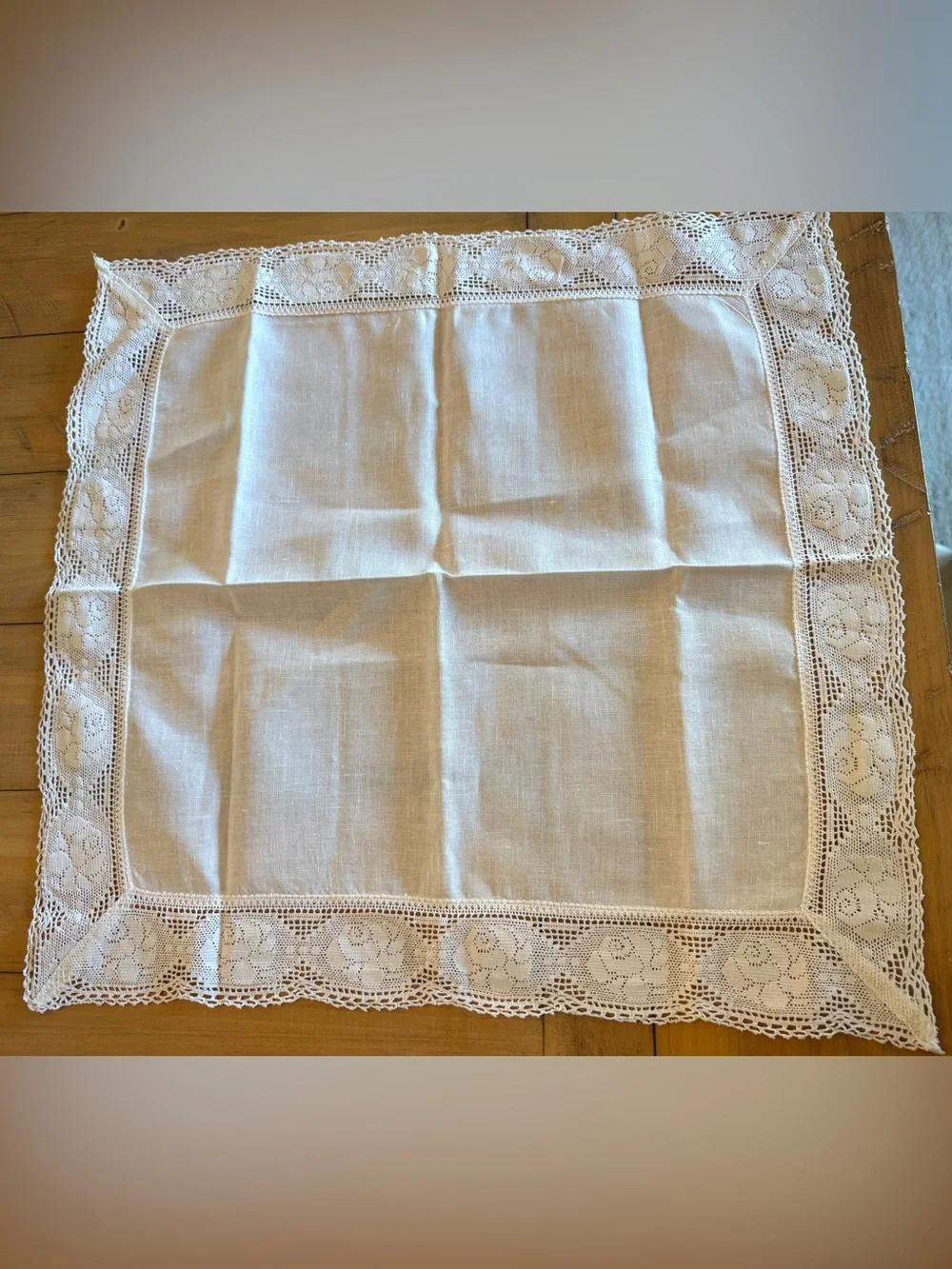 Set off 12 Vintage White Linen Napkins Lace Trim 20” Wedding Cottage Napkins